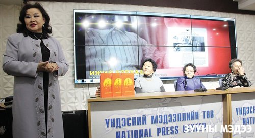Ухаарал, гэгээрлийг бэлэглэх “Ижий бурхад”